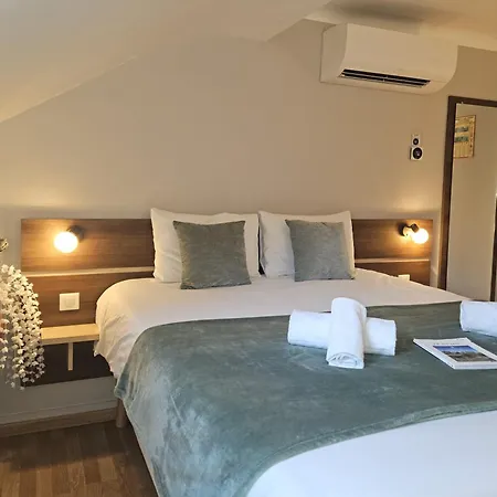 Szálloda Logis Loire - Les Cocottes Restaurant Les Rosiers