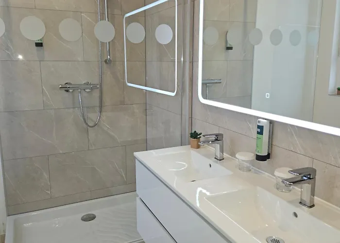 Logis Loire - Les Cocottes Restaurant 2* Les Rosiers