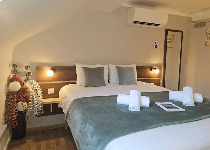 Hotel Logis Loire - Les Cocottes Restaurant Les Rosiers